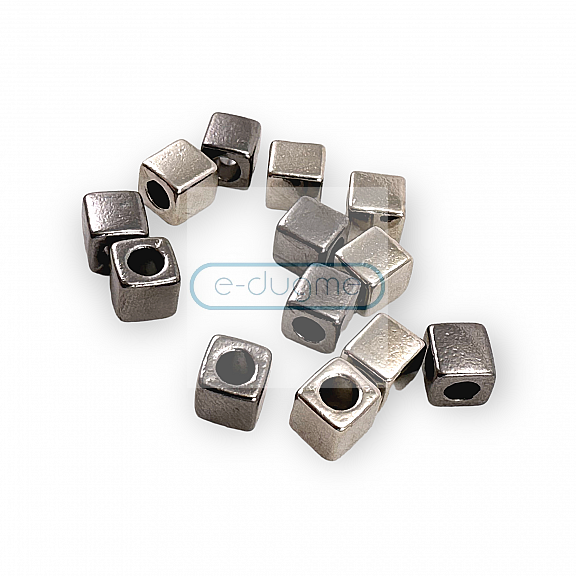 Tie end Cube Shape 5 x 5 mm Inlet 2.5 mm Cord End E 1804